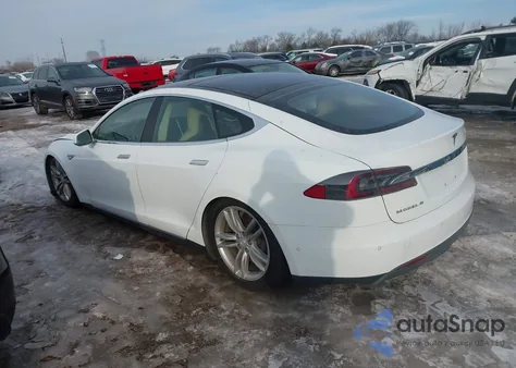 2015 Tesla Model S 60/70/85 z USA, uszkodzony, nr VIN 5YJSA1S13FFP77011